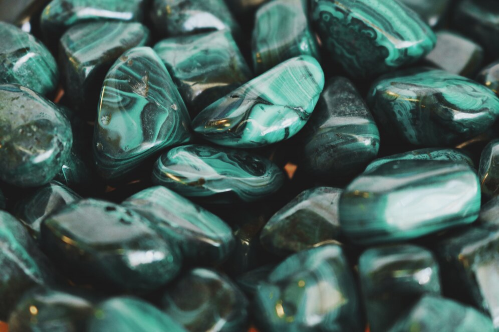 Нефрит камень: магические свойства камня, кому подходит, голубой и красный нефрит